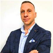 Tutor Madrelingua pronto ad assistere online o in persona se possibile.